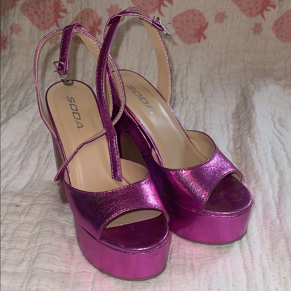Soda Metallic Fuchsia Platform Slingback Sandals